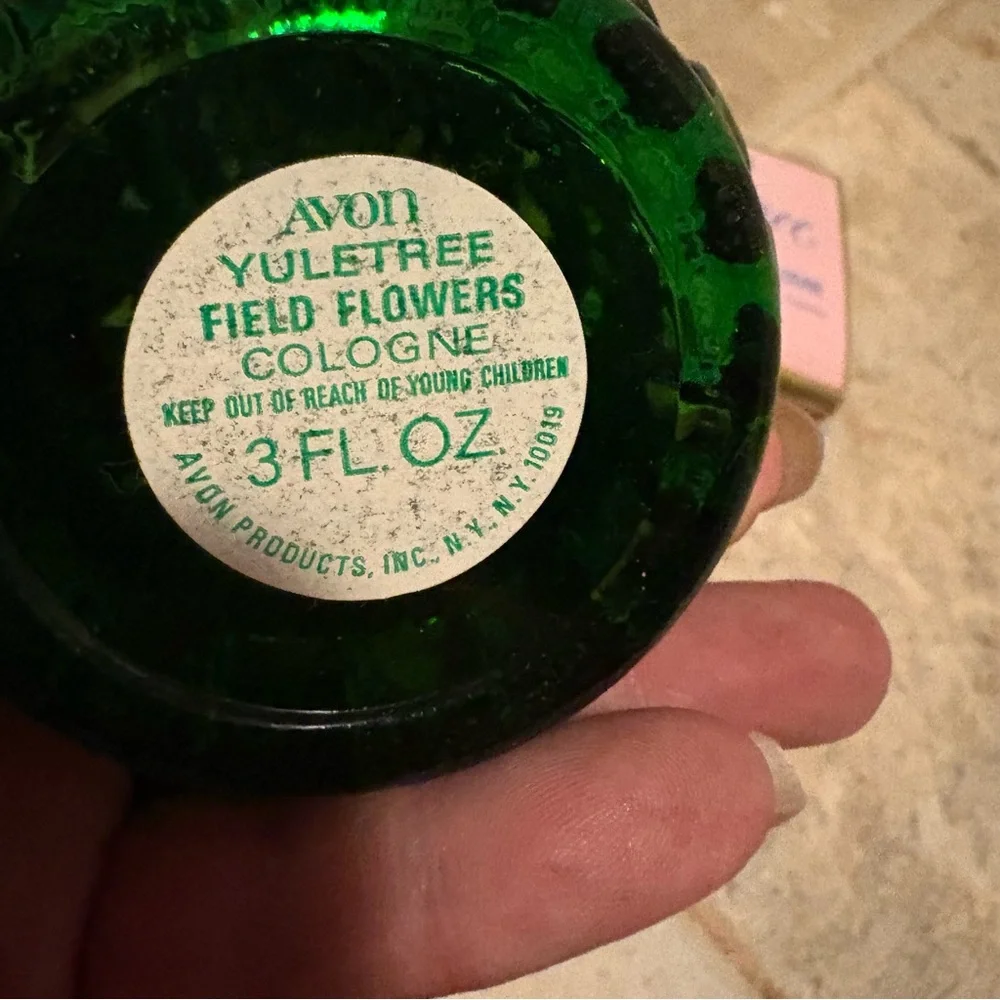 Avon Vintage Yuletree Field Flowers Decanter